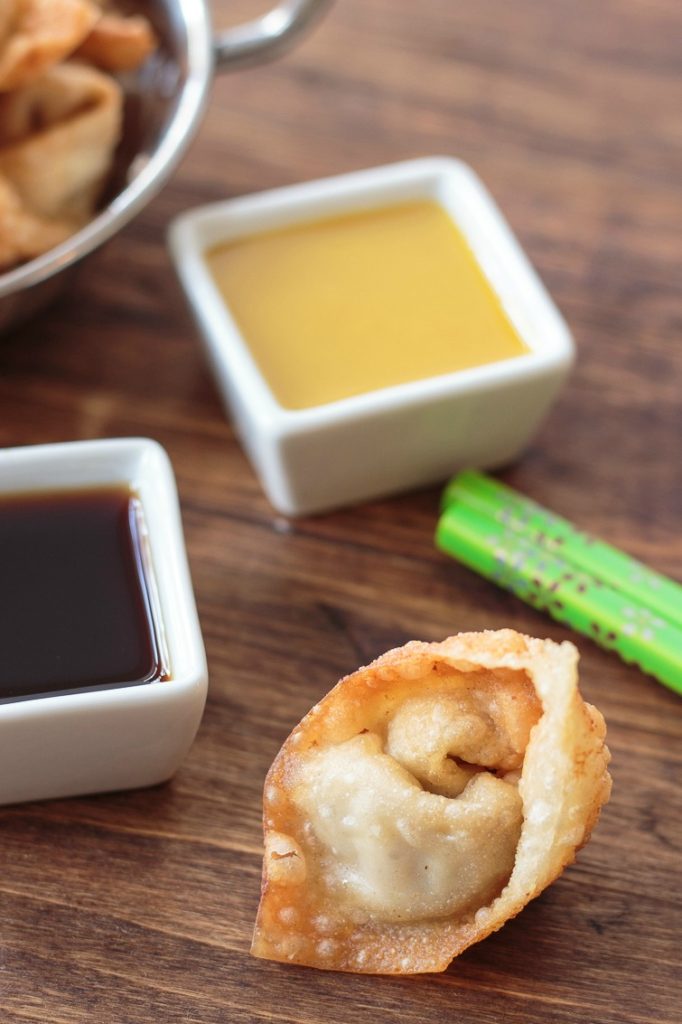 pork fried wonton with dipping sauce