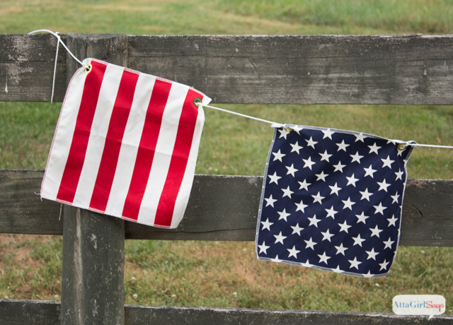 Easy DIY Patriotic Bunting: Make one in 5 minutes or less!