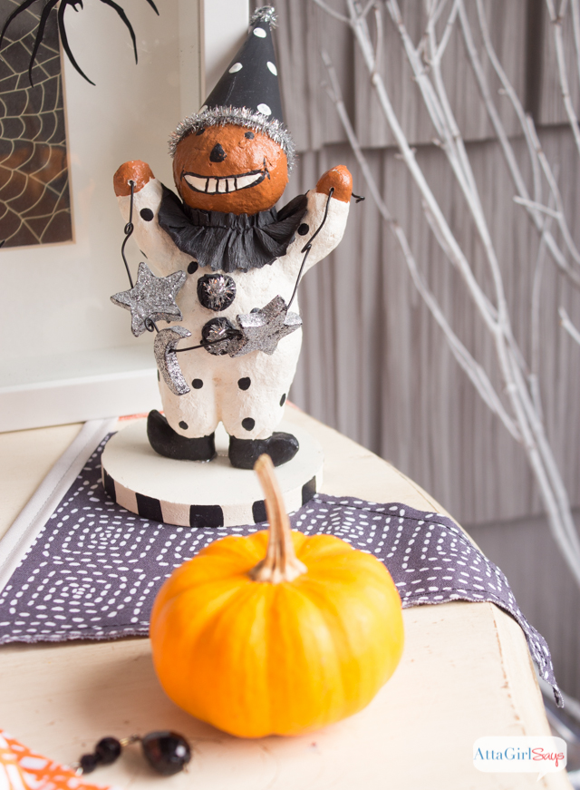 Love all these outdoor Halloween decorations for the front porch. So much spooky fun at AttaGirlSays.com