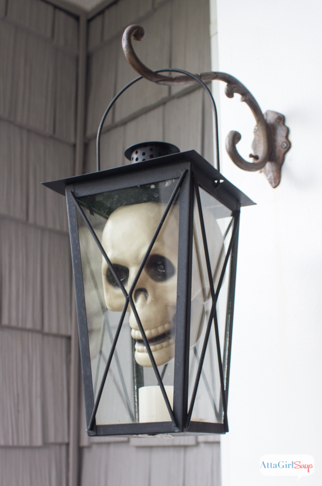 Love all these outdoor Halloween decorations for the front porch. So much spooky fun at AttaGirlSays.com