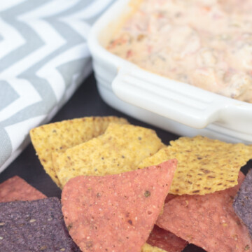 chips and chili cheese dip