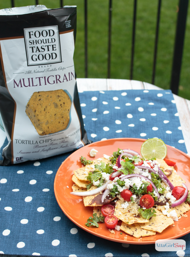 Packed with protein and fresh flavors, you're going to love this healthy vegetarian twist on classic nachos. Click over for the easy nachos recipe.