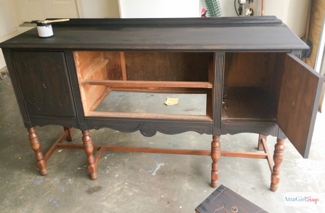 I always worry about painting furniture black because I'm afraid details will get lost. But this vintage buffet is gorgeous. I love the subtle distressing and the white highlights. It really gives new life to a battered, old piece of furniture. #sponsored #decoartprojects #chalkyfinish