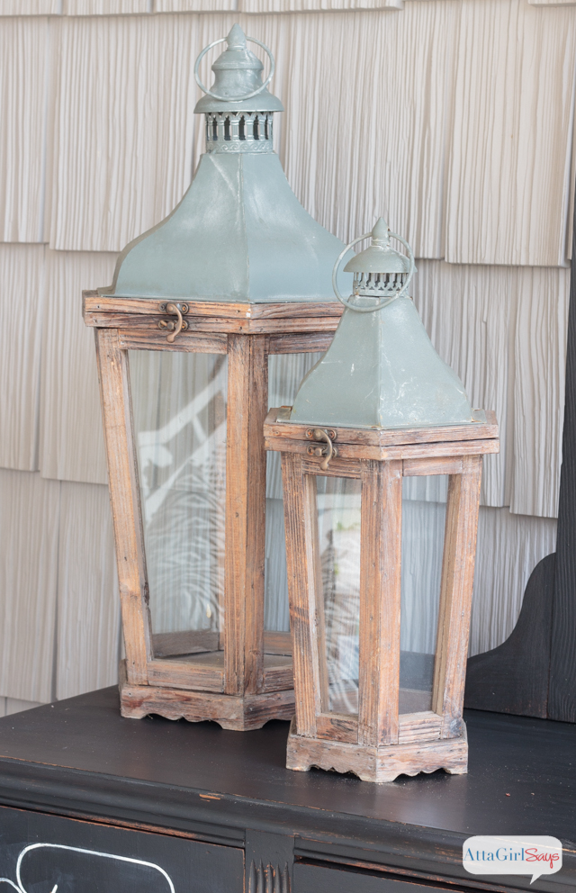 I always worry about painting furniture black because I'm afraid details will get lost. But this vintage buffet is gorgeous. I love the subtle distressing and the white highlights. It really gives new life to a battered, old piece of furniture. #sponsored #decoartprojects #chalkyfinish