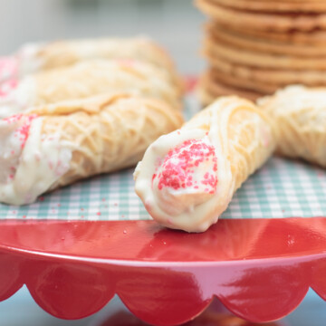 strawberry creme baked cannoli