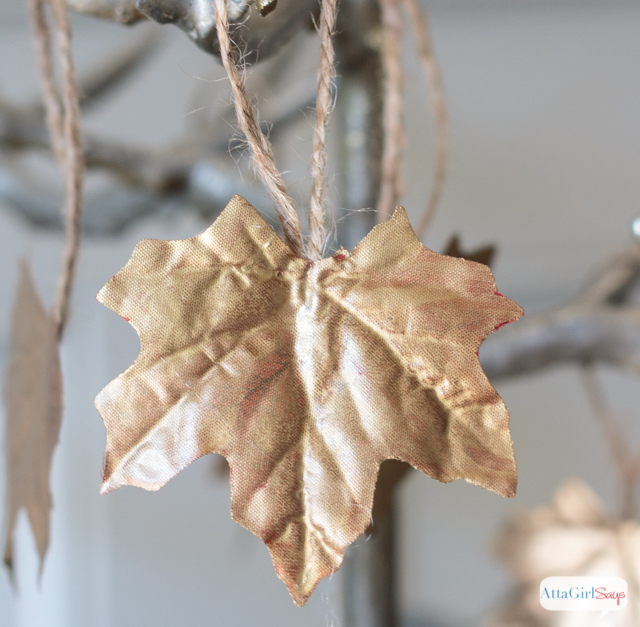 I've seen a lot of fall leaf craft ideas, but this might be my favorite! Use liquid giilding in a variety of colors to give faux leaves a metallic sheen.