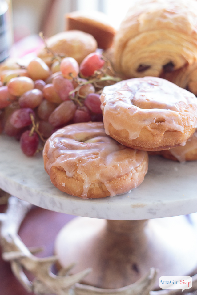 If you like vintage style and color, you'll love this vintage Christmas home tour at AttaGirlSays.com. Room after room of inspiration, featuring fabulous vintage finds mixed with modern details. You'll love all the gorgeous fabrics, and the way the homeowners use pattern and color. And if you're crushing on gold, you don't want to miss the living room in this house!