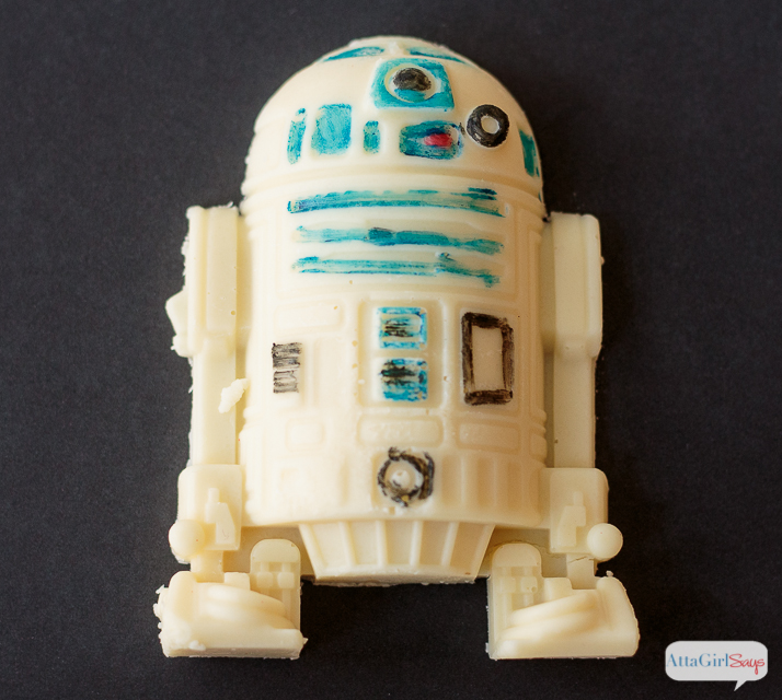 Planning an out-of-this-galaxy party and looking for Star Wars food ideas? Learn how to make tasty R2-D2 and Han Solo in Carbonite chocolates. They'll be the hit of the party.