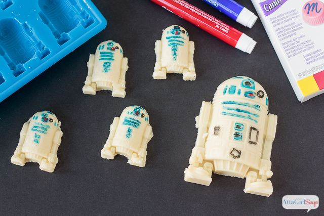 Planning an out-of-this-galaxy party and looking for Star Wars food ideas? Learn how to make tasty R2-D2 and Han Solo in Carbonite chocolates. They'll be the hit of the party.