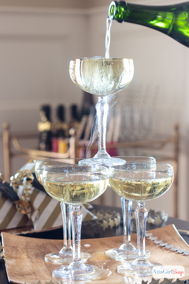 Celebrate champagne and cinema (and gourmet food, too) with these Red Carpet party ideas for the Oscars. #sponsored #worldmarkettribe