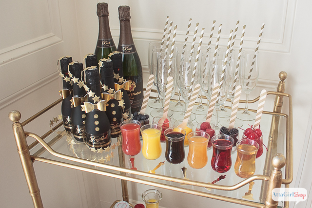 Celebrate champagne and cinema (and gourmet food, too) with these Red Carpet party ideas for the Oscars. #sponsored #worldmarkettribe