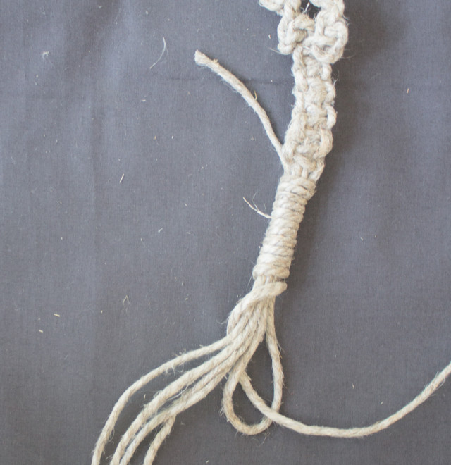 If you love a good throwback craft, then step back in time to the 70s with me and learn how to make a macrame plant hanger using jute twine.