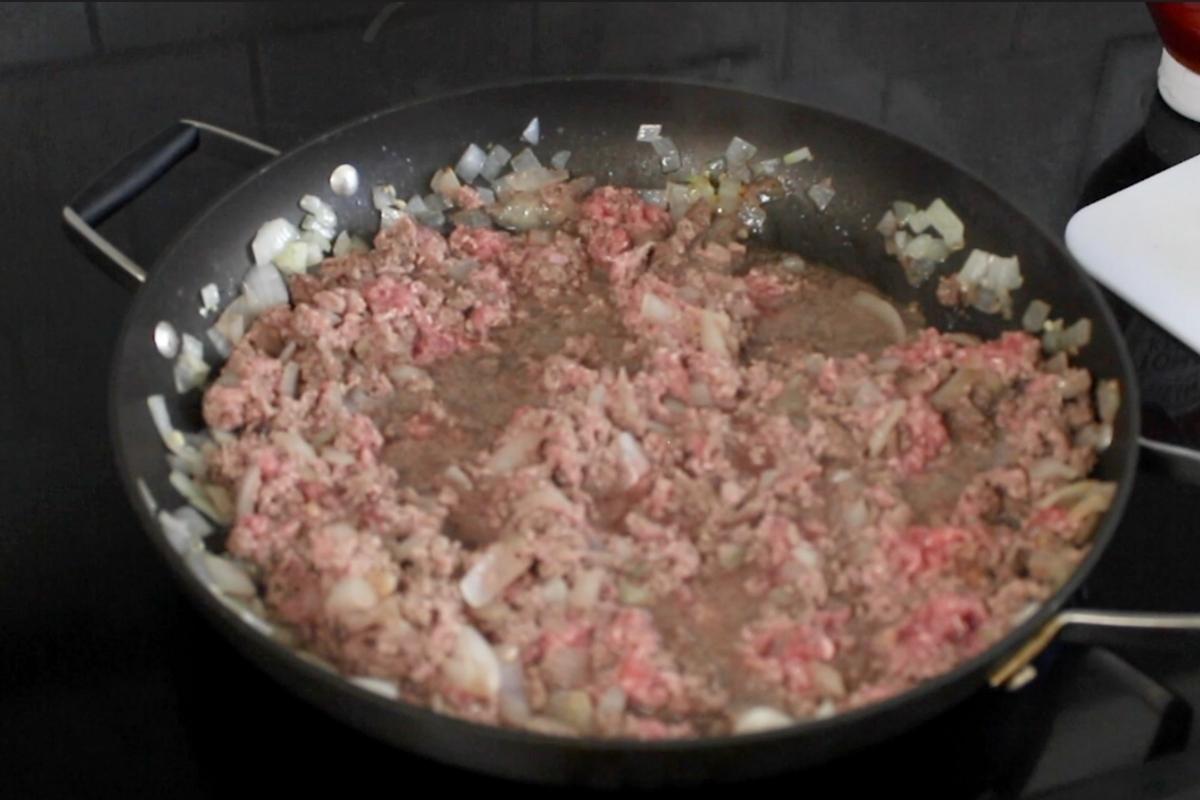 browning ground beef to make hot dog chili