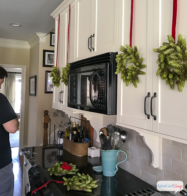 Take a peek behind the scenes of a beautiful holiday home tour to see what's really involved in decking the halls for Christmas. There's lots of glitter and bins and mess, just like at your home. But this holiday survival guide has some good tips for managing the stress and chaos of holiday decorating and approaching it in a systematic way. #ad #WhenToWine