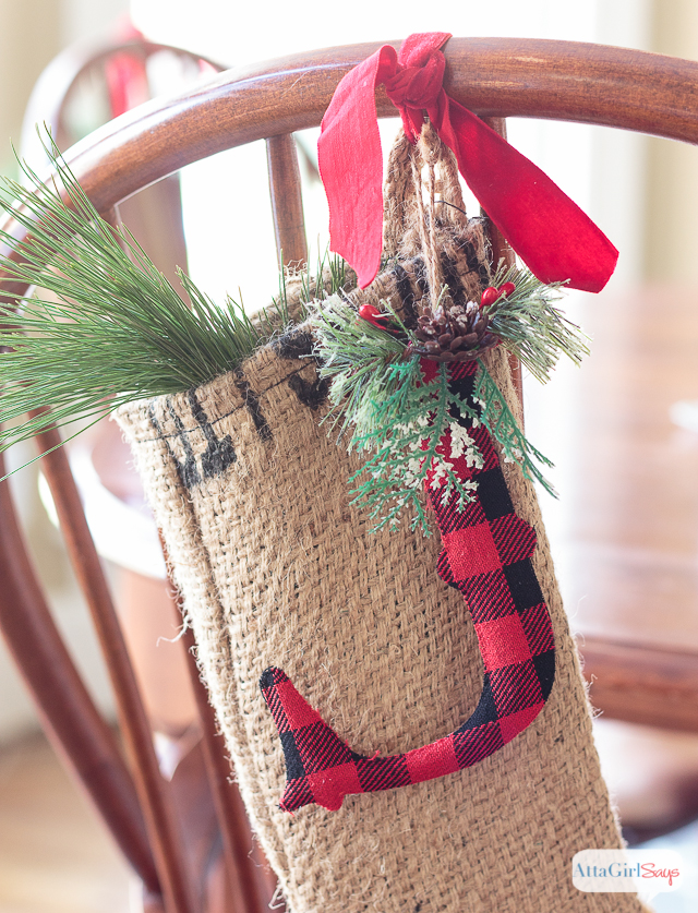 Whether your style is vintage glam, traditional, rustic or farmhouse, you'll find plenty of holiday decorating ideas to inspire you as you tour this lovely home decorated for Christmas.