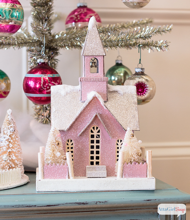 Whether your style is vintage glam, traditional, rustic or farmhouse, you'll find plenty of holiday decorating ideas to inspire you as you tour this lovely home decorated for Christmas.