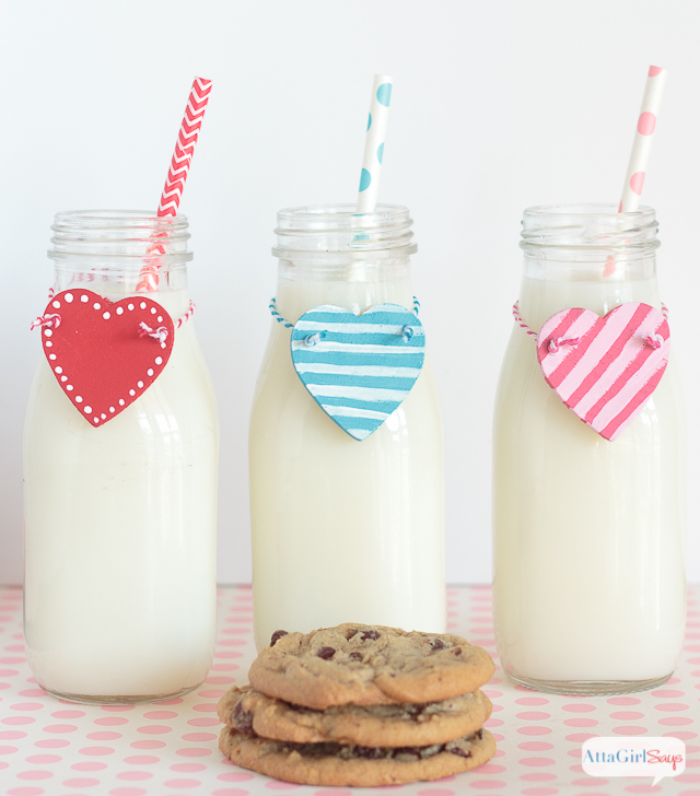 With these heart-shaped bottle charms, you'll never lose track of your beverage. They're an adorable decoration for milk-and-cookies party or a Valentine's Day brunch.