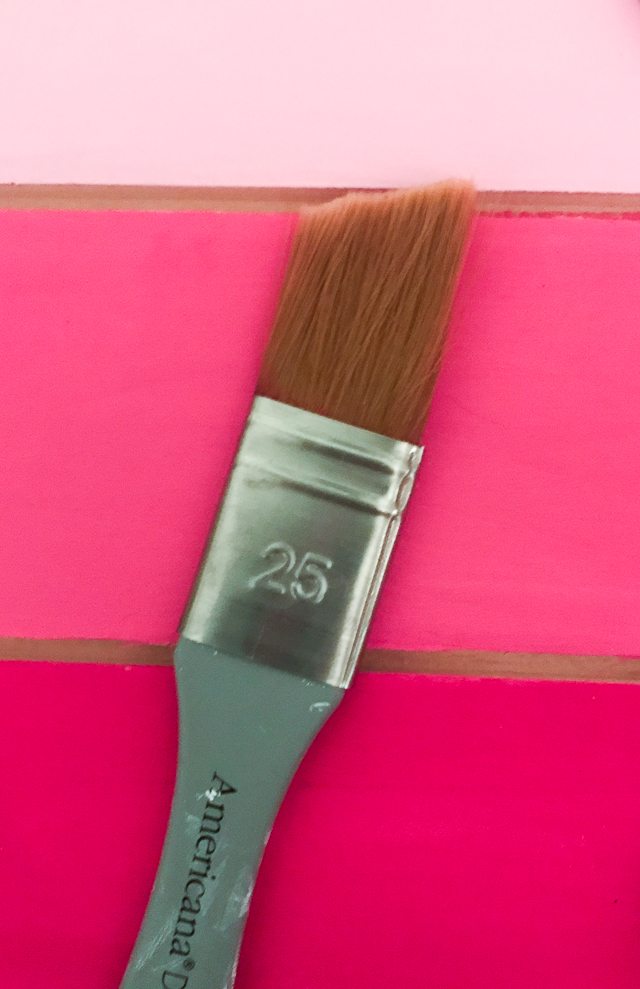 Do you decorate for Valentine's Day? If so, here's a cute red-and-pink striped pallet clock you can make in no time. #sponsored #decoartprojects