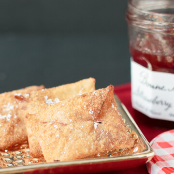 Wonton envelopes filled with jelly and fried to a golden crisp are an easy party appetizer for an awards-show viewing party or black tie event.