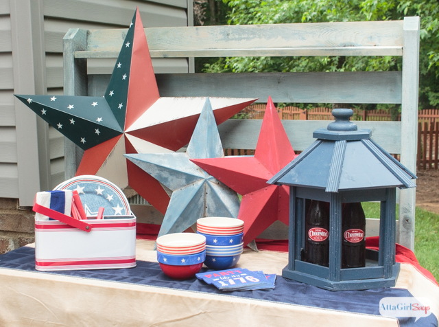 Hooray for red, white and blue! I love the use of vintage Americana decor on this patriotic patio! This would be such a fun place to host a Fourth of July party!