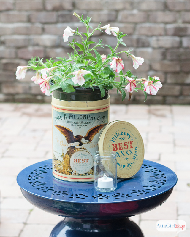 Hooray for red, white and blue! I love the use of vintage Americana decor on this patriotic patio! This would be such a fun place to host a Fourth of July party!