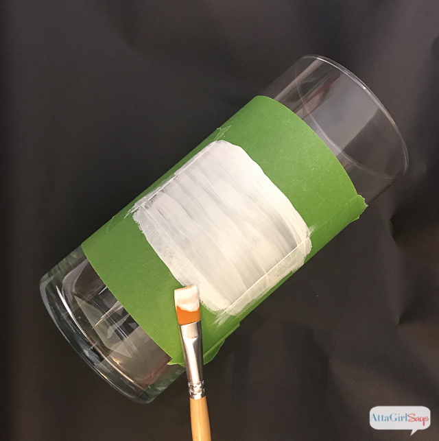 Looking for easy and inexpensive teacher appreciation gifts? Paint a glass vase to look like a composition notebook, then add a bouquet of flowers. 