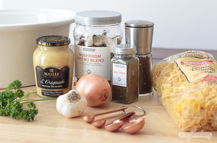 ingredients to make beef stroganoff in the slow cooker