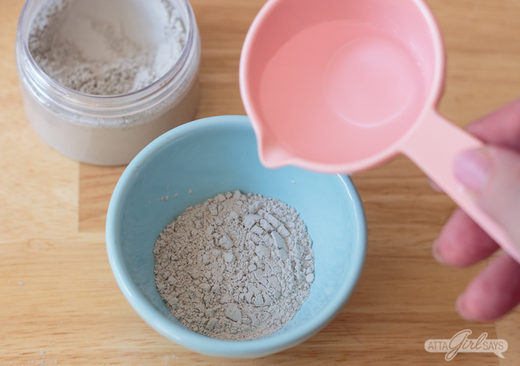 adding lavender hydrosol to a powdered bubble clay DIY face mask