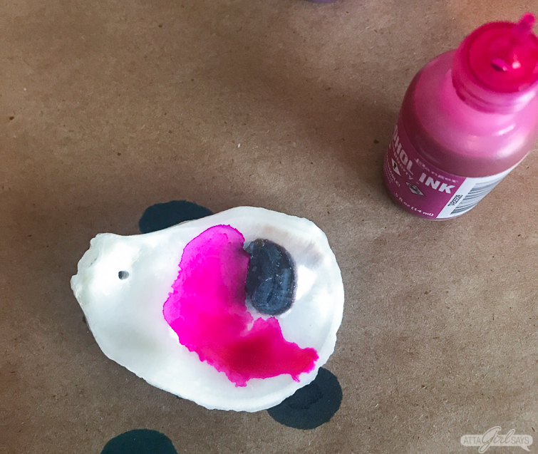 decorating an oyster shell with alcohol ink