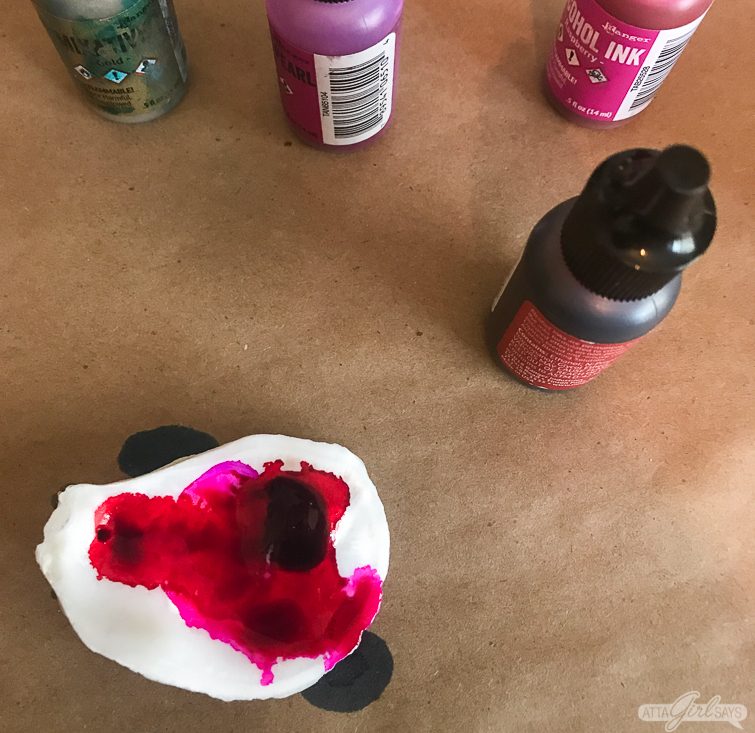 decorating an oyster shell with alcohol ink
