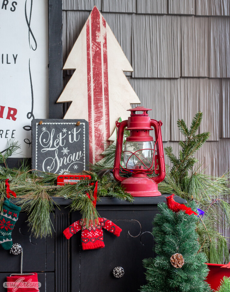 Tour These 8 Beautiful Christmas Decorated Front Porches
