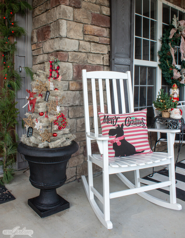 Tour These 8 Beautiful Christmas Decorated Front Porches